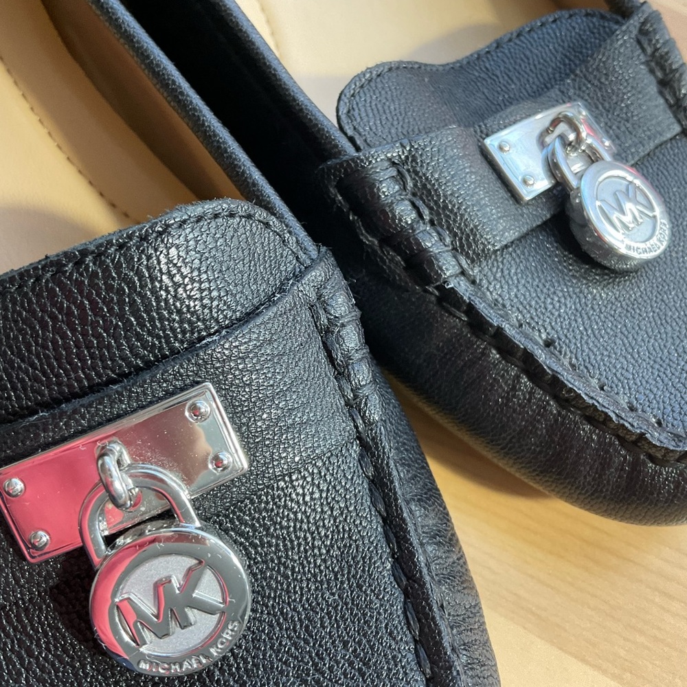 Michael kors Beautiful Looking black leather loafer
